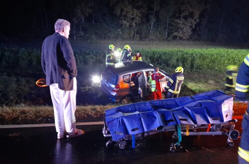 Menschenrettung und Fahrzeugbergung Kreuzung Jabing